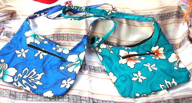 Clearance sale wholesale discount fashion Bali handbags and beach handbags       