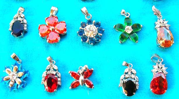 Jewelry gift shop online wholesale flashing and sparkle cz fashion pendant