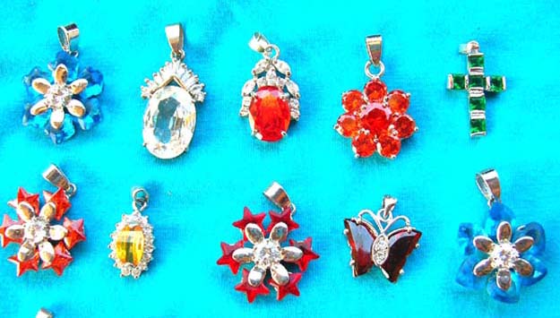 Jewelry gift shop online wholesale flashing and sparkle cz fashion pendant