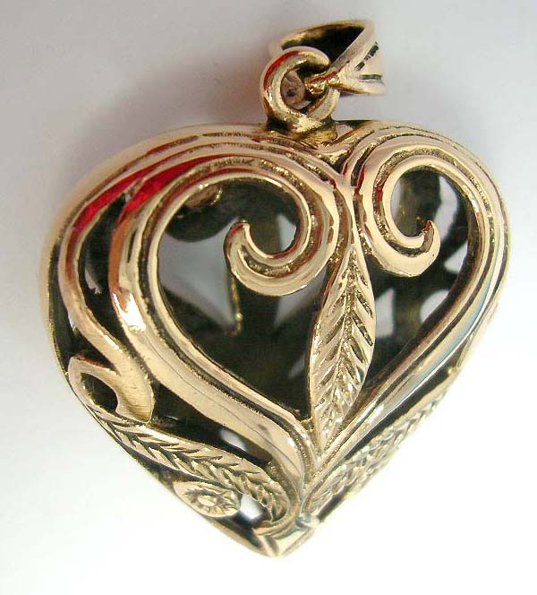 Beautiful antique styled heart shaped pendant in bronze        