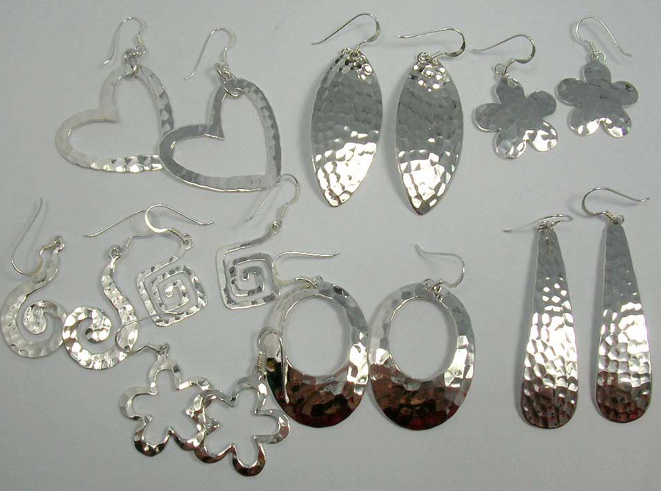 http://www.wholesalesarong.com/0702manufacturejewelry2/silverdiscountjewelry-l/wholesaleearring7psetgroup.jpg