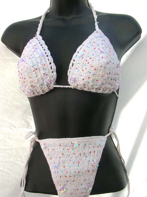 High fashion beach store online wholesale needle work sequins bikini creamy white bra top with bow tie on neck and thong side 