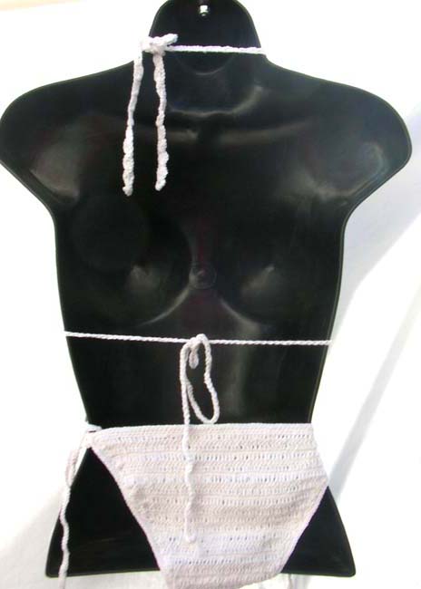 High fashion beach store online wholesale needle work sequins bikini creamy white bra top with bow tie on neck and thong side 