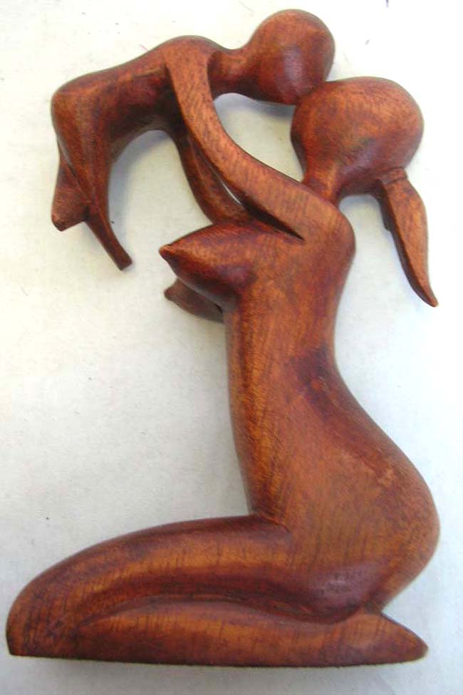 New house gift wholesale idea supply wooden abstract statue, mother kissing her baby 