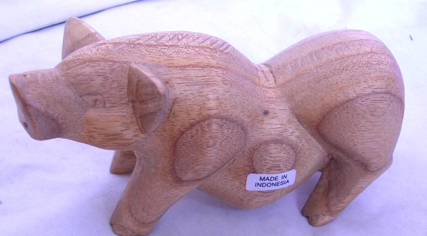 Mother's day gift online wholesale cutie's wooden pig statue  