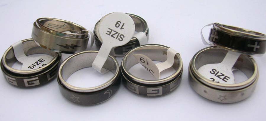 Fashion spinning stainless steel ring with black color and variety pattern design 