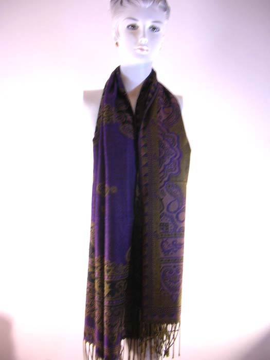 Elegant floral design with fring pashmina 