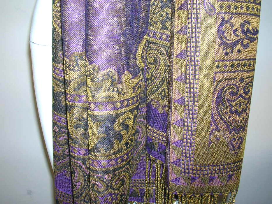 Elegant floral design with fring pashmina 