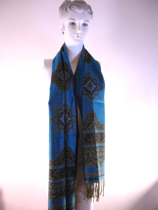 Elegant floral design with fring pashmina 