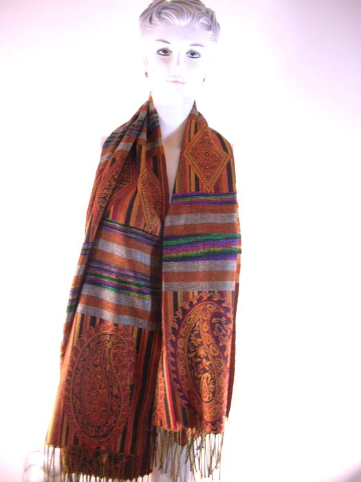 Line divided pattern with celtic circle design 