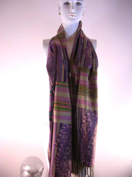 Line divided pattern with celtic circle design 