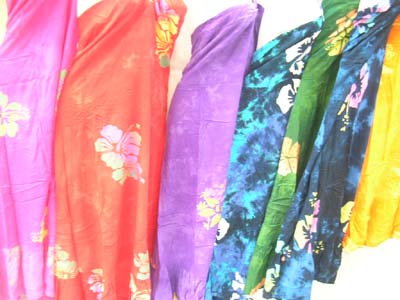 Aloha wear wholesaler exports Hawaiian hibiscua motif on beautiful rayon dress