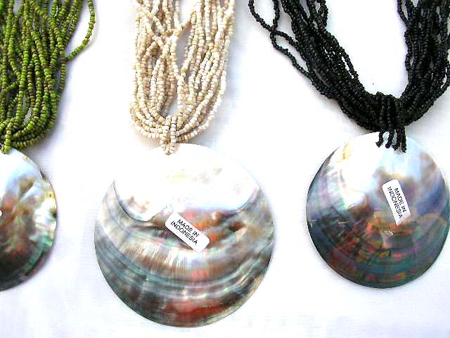 Retail shop wholesale, womens glamour, multi string beaded necklace with large pendant