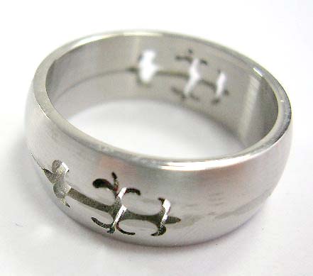 surgical steel fashion ring jewelry gift shop wholesale supply surgical steel ring with cut-out floral design on two sides     