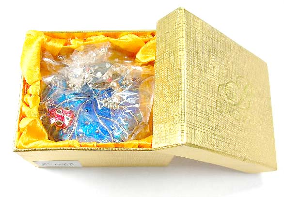 costume animal gift display, jewlelry cases, online wholesale supply blue enamel jewelry box with a black frog and a red bug     