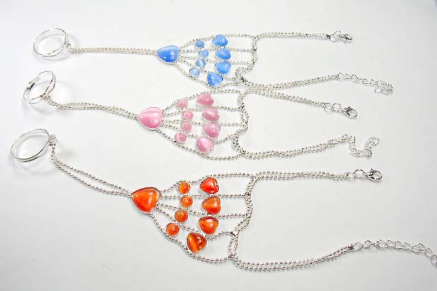 Cat's eye fashion jewelry slave bracelet wholesaler supply assorted cat's eye slave bracelet motif heart shape attached by chain to a cz ring 