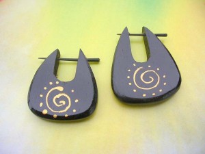 organic tribal earring with spiral and dots painting
