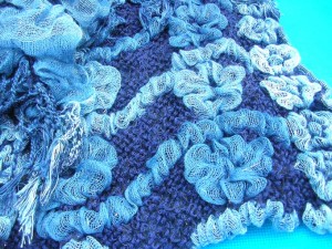 bumpy-bubble-scarf-shawl-06d