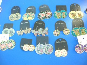 dangle-pierced-hook-earrings-1a-painted-flower-butterfly