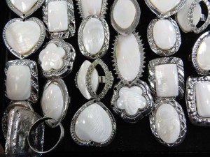 Wholesale lots jewelry large white sea shell silver plated rings adjustable size, assorted designs randomly picked by our warehouse staffs