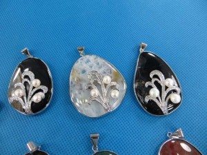 gemstone-faux-pearl-pendants-3b