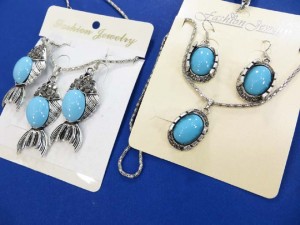 vintage antique style turquoise earring and necklace jewelry set size of pendants on earring and necklace: around 1 to 1.5 inches in length