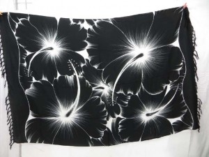 black and whtie Hawaiian long sarong with large hibiscus flowers