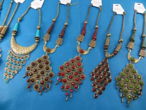 chuncky-vintage-retro-necklaces-20ab