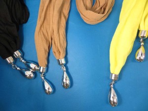 double-pendants-necklace-scarf-81e
