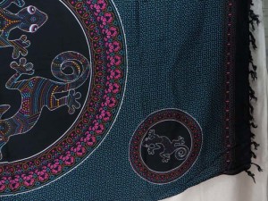thousand dots gecko inside mandala circle black blue sarong tapestry wall hanging sarong