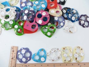 resin sarong buckle with inlaid seashells (sarong clip, pareo scarf fasteners, sarong tie, pareo holder, scarf fastener, scarf buckle, shawl holder, scarf clips)
