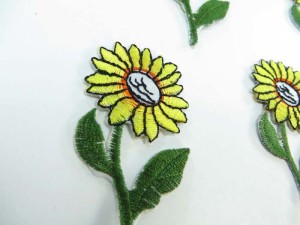 yellow sunflower embroidered iron on patch / embroidered cloth badge motif applique / sew on applique patch