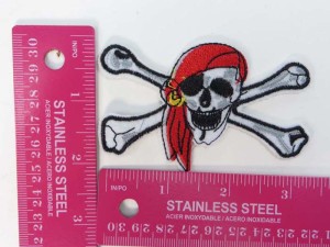 pirate skull crossbones Jolly Roger skeleton motorcycles biker chopper punk rock embroidered iron on patch / embroidered cloth badge motif applique / sew on applique patch