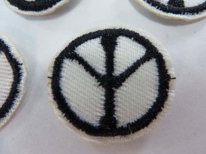 mini black and white peace sign embroidered iron on patch / embroidered cloth badge motif applique / sew on applique patch