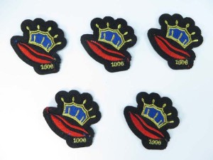 crown and lip 1006 embroidered iron on patch / embroidered cloth badge motif applique / sew on applique patch