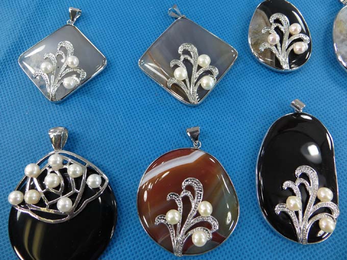 gemstone-faux-pearl-pendants-3d