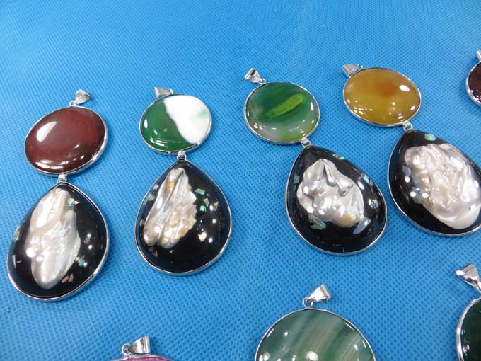 gemstone-seashell-pendant-1d