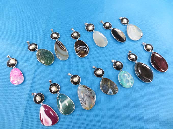 gemstone-seashell-pendant-2a