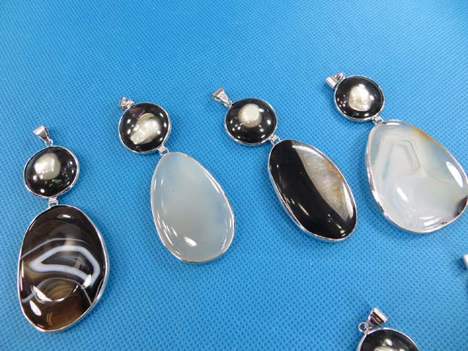 gemstone-seashell-pendant-2b