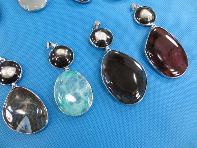 gemstone-seashell-pendant-2c