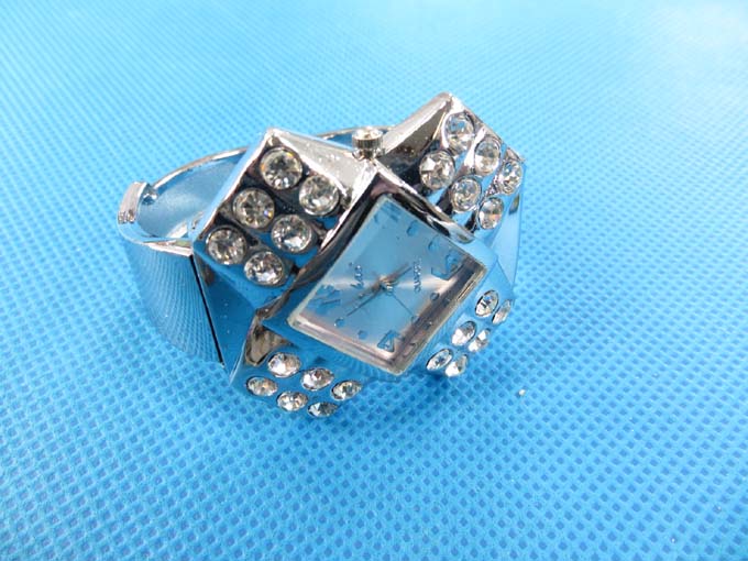 rhinestone-bangle-watch-10a