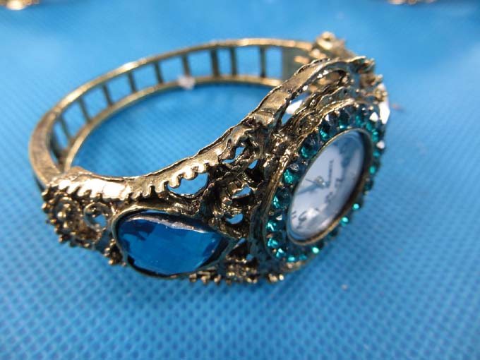 rhinestone-retro-bangle-watches-2d