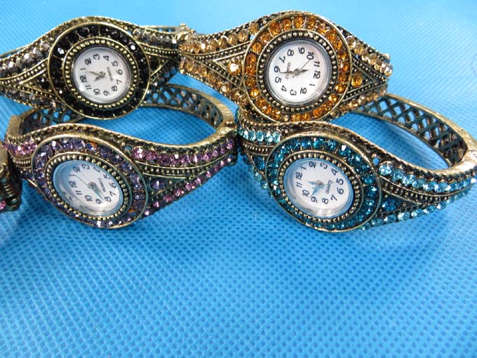 rhinestone-retro-bangle-watches-3d
