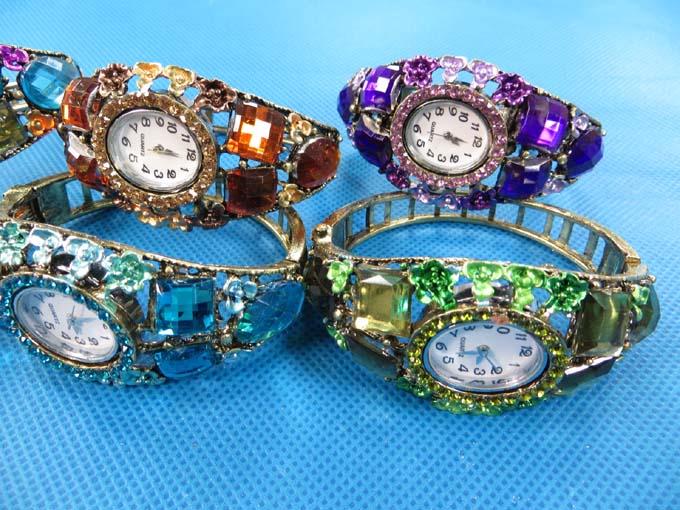 rhinestone-retro-bangle-watches-4d