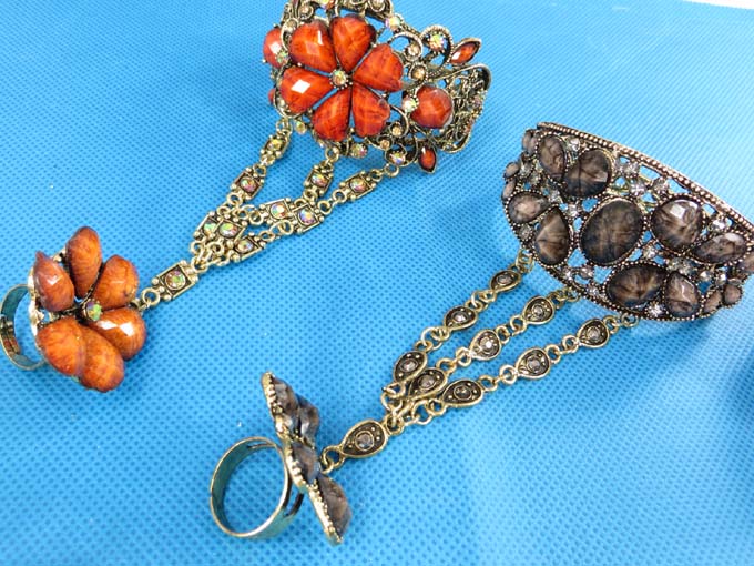 vintage-armor-slave-bracelet-1s