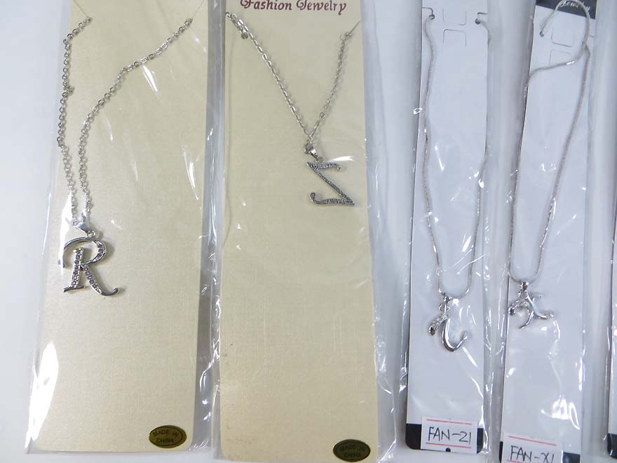 alphabet-initial-pendant-necklace-1c