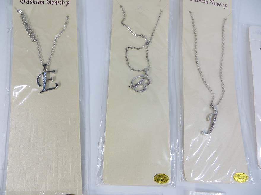 alphabet-initial-pendant-necklace-1d