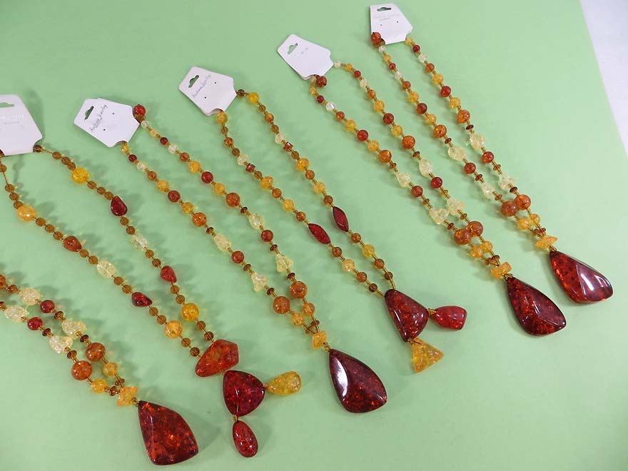 faux-amber-sweater-necklace-1a