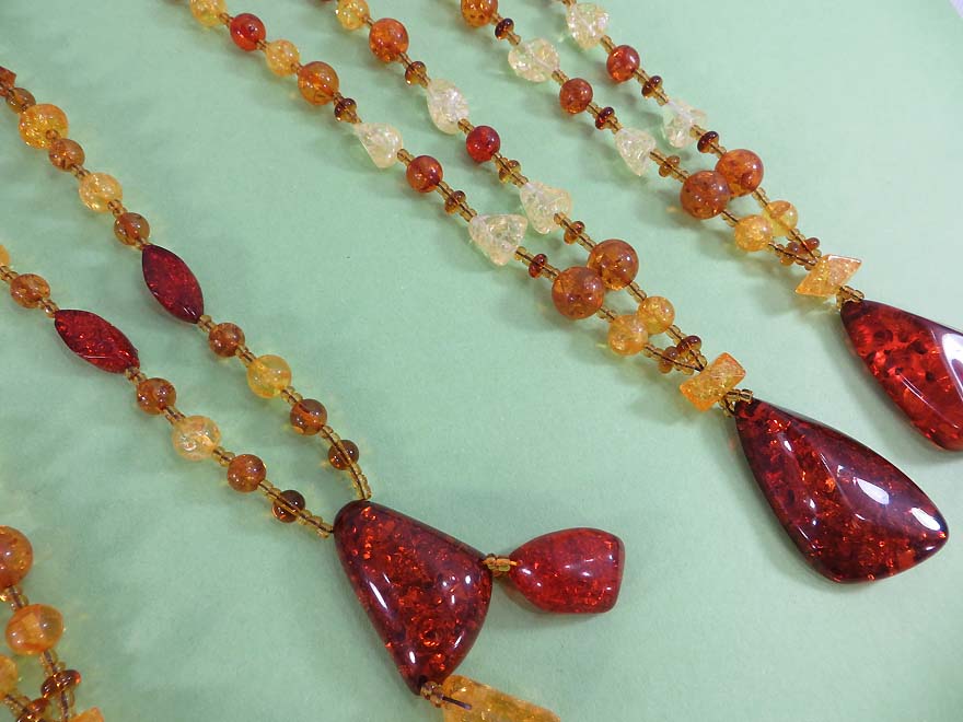 faux-amber-sweater-necklace-1b