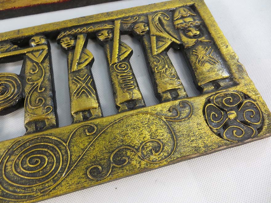 gold-tone-wall-plaque-1d